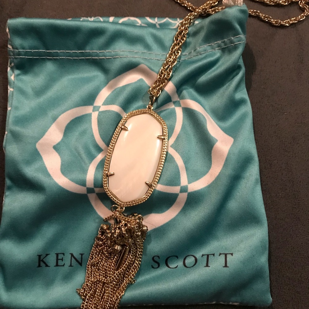 KENDRA SCOTT Rayne(?) tassel necklace PEARLY white